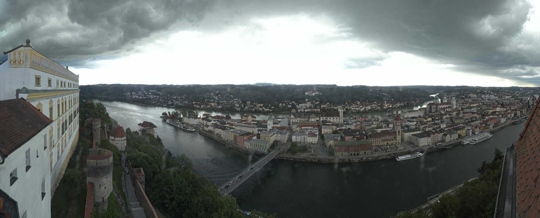 Archiv Foto Webcam Passau: Blick von der Veste Oberhaus auf Donau und Altstadt
