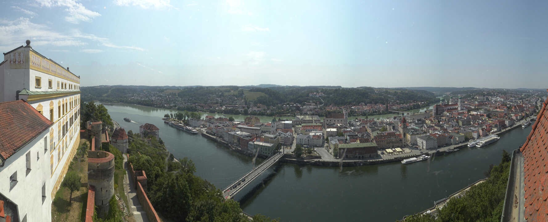Archiv Foto Webcam Passau: Blick von der Veste Oberhaus auf Donau und Altstadt
