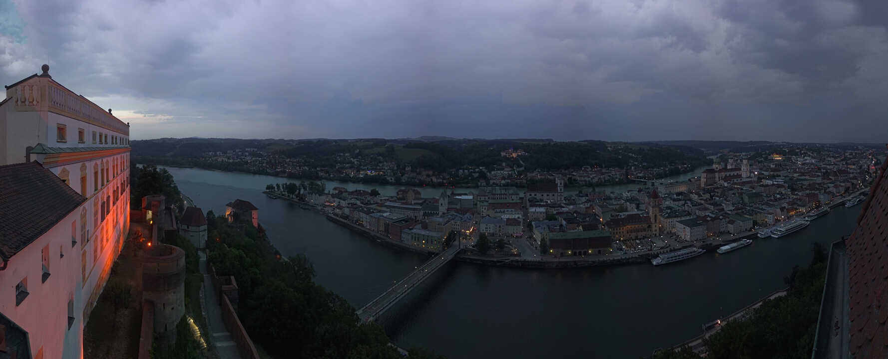Archiv Foto Webcam Passau: Blick von der Veste Oberhaus auf Donau und Altstadt