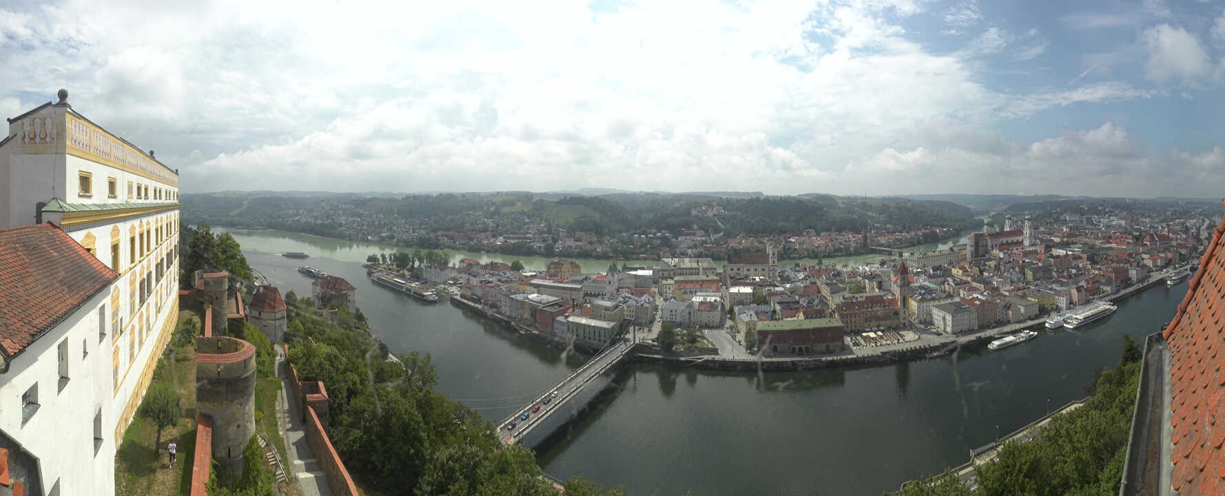 Archiv Foto Webcam Passau: Blick von der Veste Oberhaus auf Donau und Altstadt
