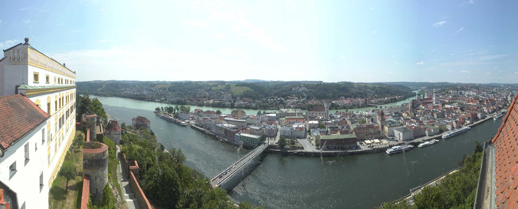 Archiv Foto Webcam Passau: Blick von der Veste Oberhaus auf Donau und Altstadt
