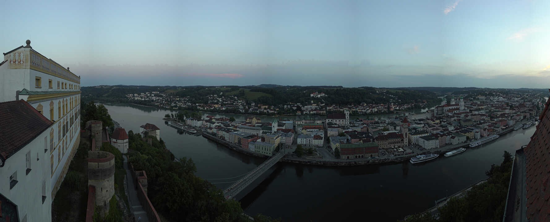 Archiv Foto Webcam Passau: Blick von der Veste Oberhaus auf Donau und Altstadt