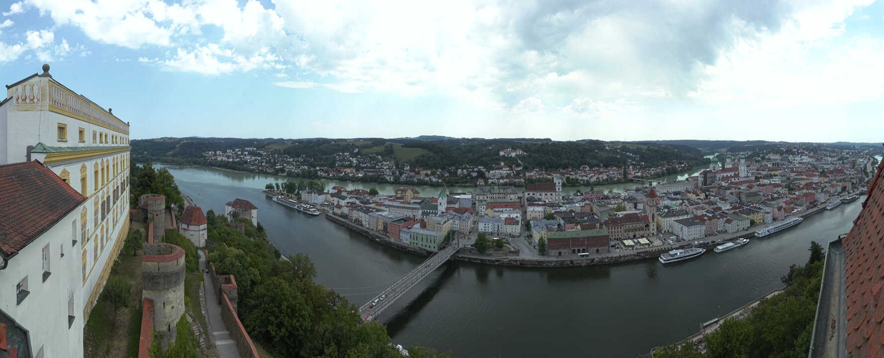 Archiv Foto Webcam Passau: Blick von der Veste Oberhaus auf Donau und Altstadt
