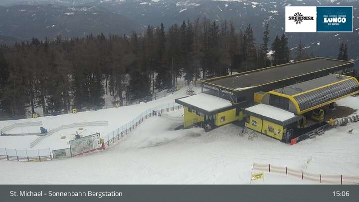 Archiv Foto Webcam St. Michael - Blick Bergstation Sonnenbahn Gondel
