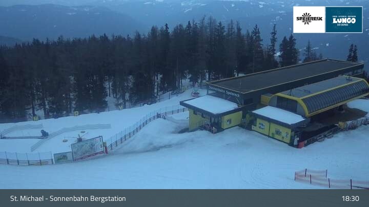 Archiv Foto Webcam St. Michael - Blick Bergstation Sonnenbahn Gondel
