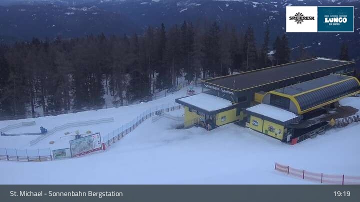 Archiv Foto Webcam St. Michael - Blick Bergstation Sonnenbahn Gondel