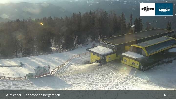 Archiv Foto Webcam St. Michael - Blick Bergstation Sonnenbahn Gondel