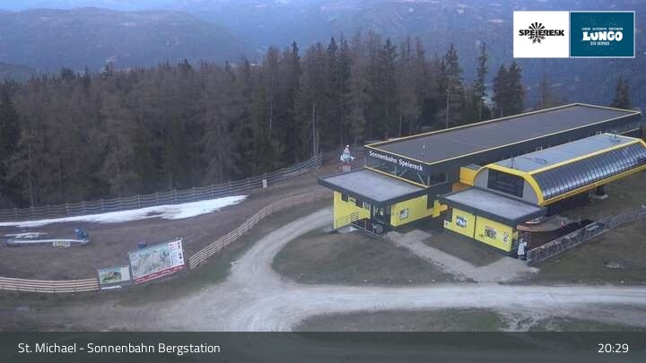 Archiv Foto Webcam St. Michael - Blick Bergstation Sonnenbahn Gondel