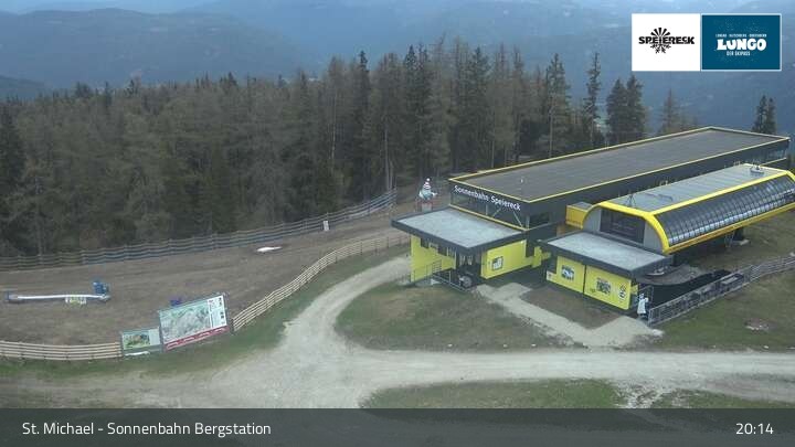 Archiv Foto Webcam St. Michael - Blick Bergstation Sonnenbahn Gondel