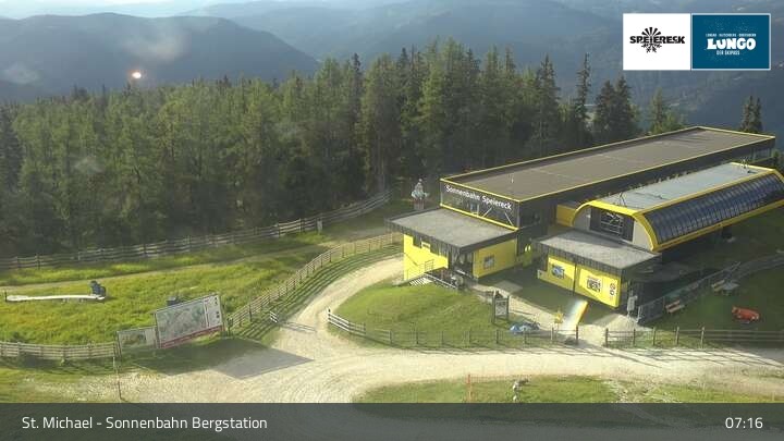 Archiv Foto Webcam St. Michael - Blick Bergstation Sonnenbahn Gondel
