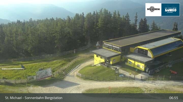 Archiv Foto Webcam St. Michael - Blick Bergstation Sonnenbahn Gondel
