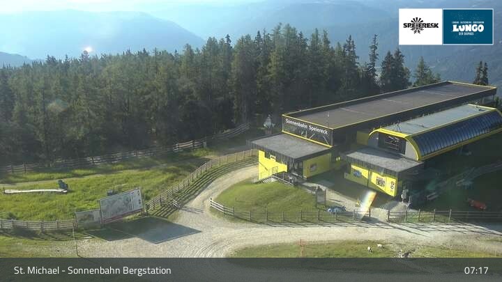 Archiv Foto Webcam St. Michael - Blick Bergstation Sonnenbahn Gondel