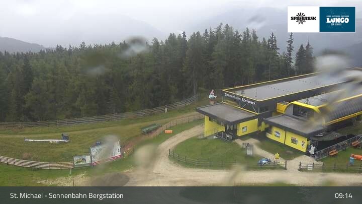 Archiv Foto Webcam St. Michael - Blick Bergstation Sonnenbahn Gondel