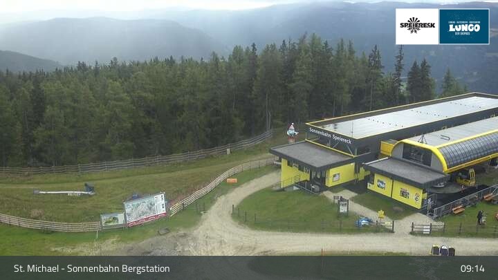 Archiv Foto Webcam St. Michael - Blick Bergstation Sonnenbahn Gondel