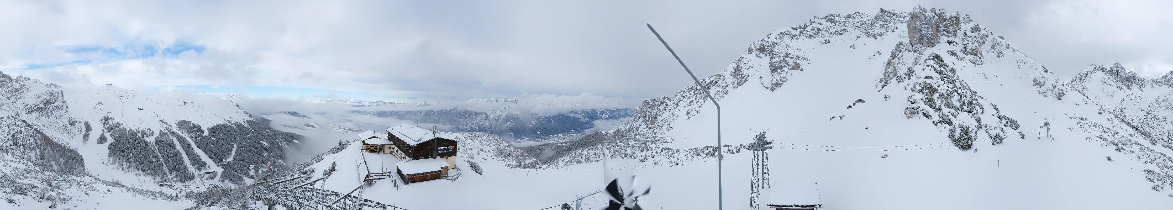 Archived image Webcam Axams: View Birgitzköpflhaus