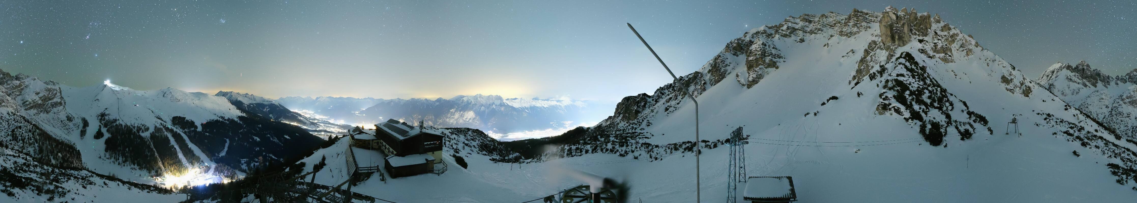 Archived image Webcam Axams: View Birgitzköpflhaus