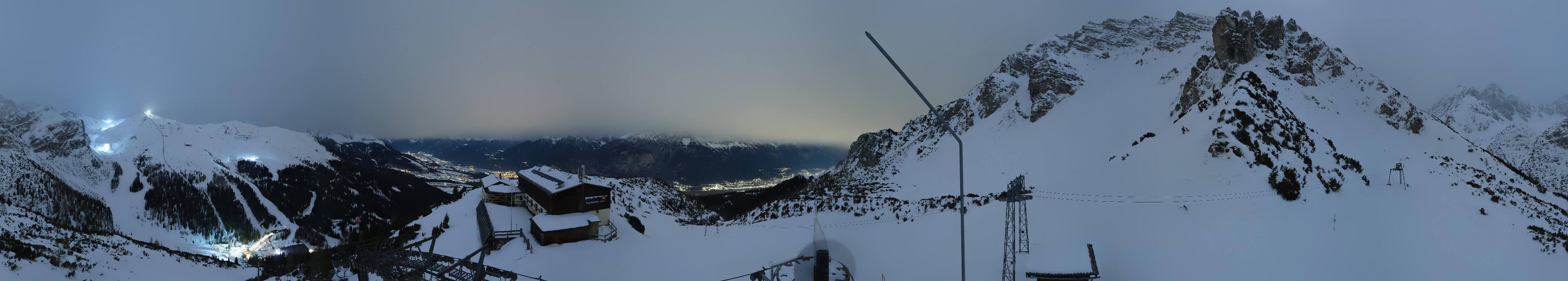 Archived image Webcam Axams: View Birgitzköpflhaus