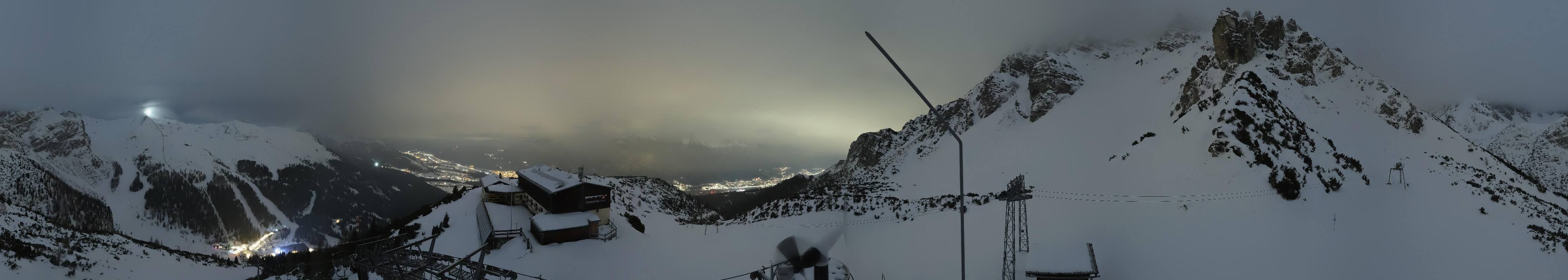 Archived image Webcam Axams: View Birgitzköpflhaus