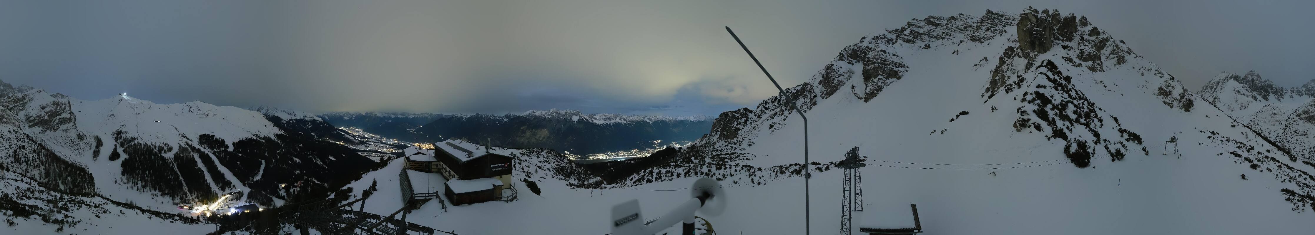 Archived image Webcam Axams: View Birgitzköpflhaus