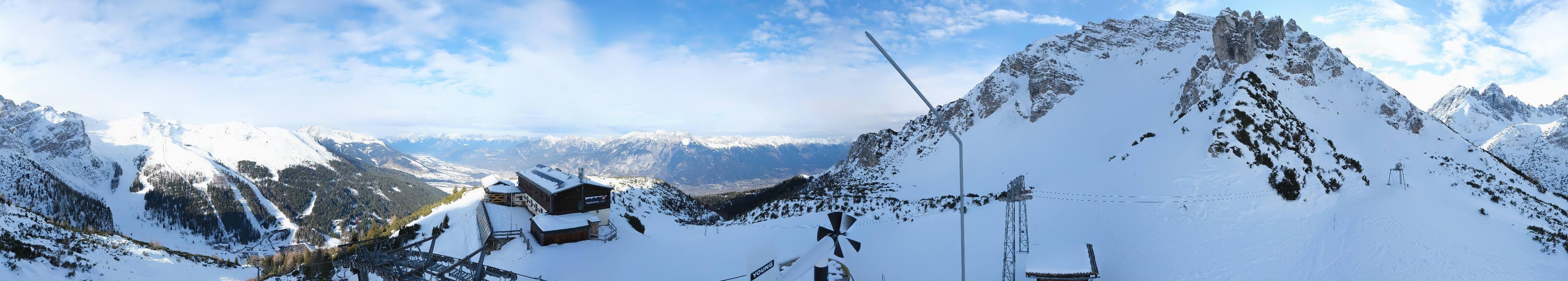 Archived image Webcam Axams: View Birgitzköpflhaus