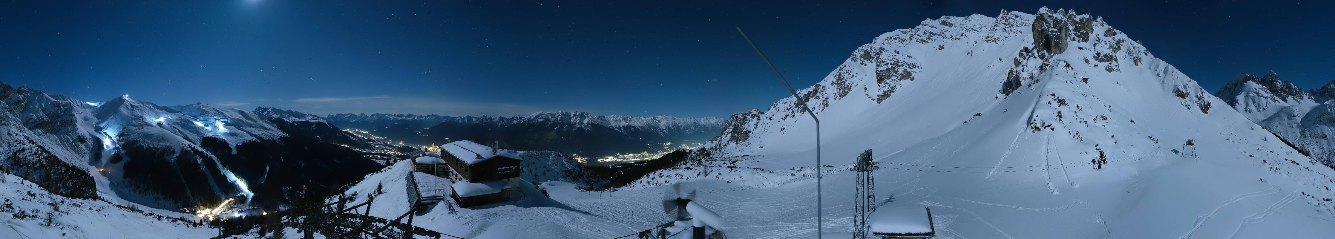 Archived image Webcam Axams: View Birgitzköpflhaus