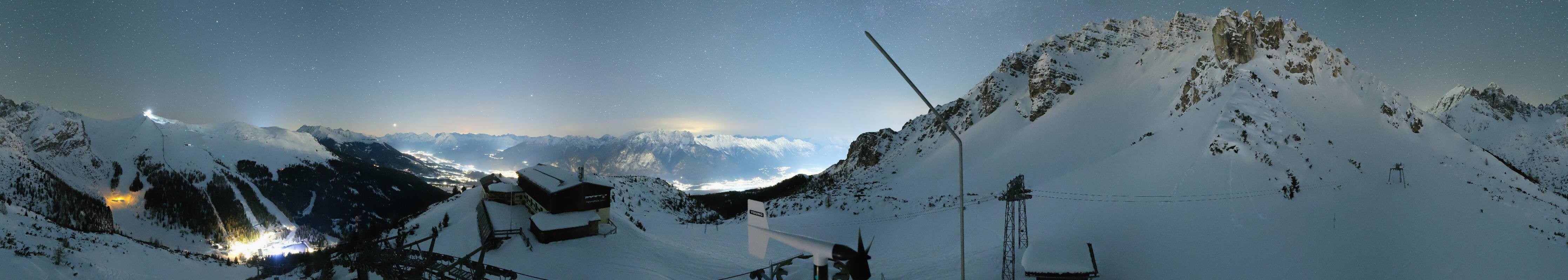 Archived image Webcam Axams: View Birgitzköpflhaus