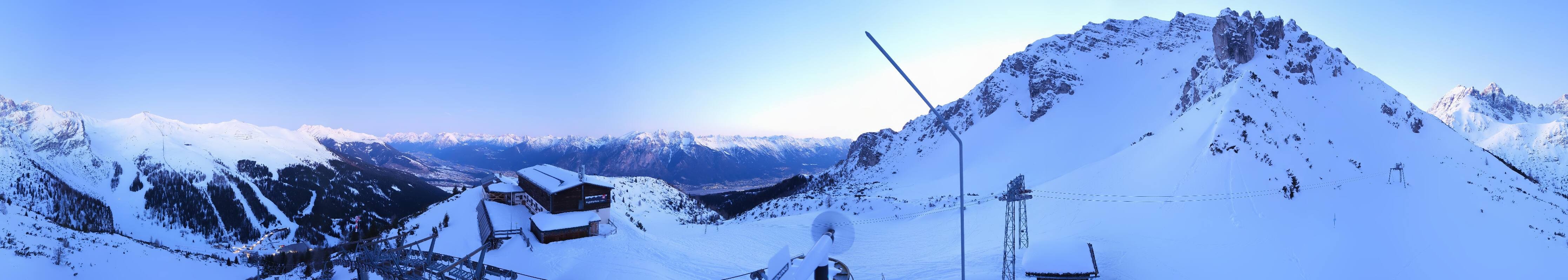 Archived image Webcam Axams: View Birgitzköpflhaus