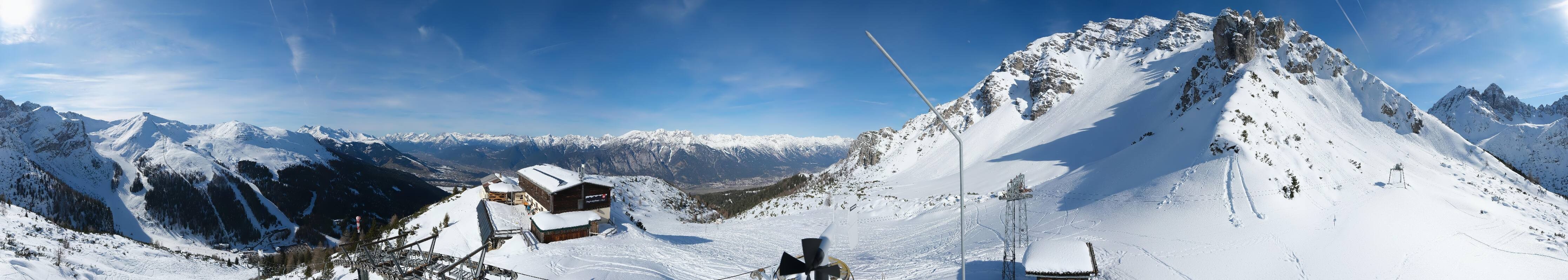 Archived image Webcam Axams: View Birgitzköpflhaus