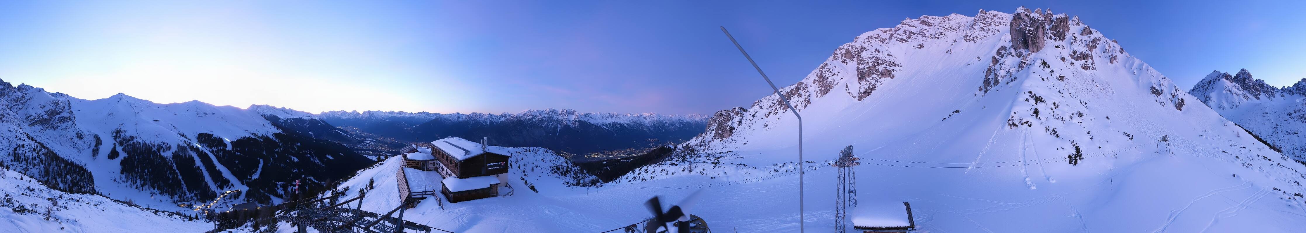 Archived image Webcam Axams: View Birgitzköpflhaus