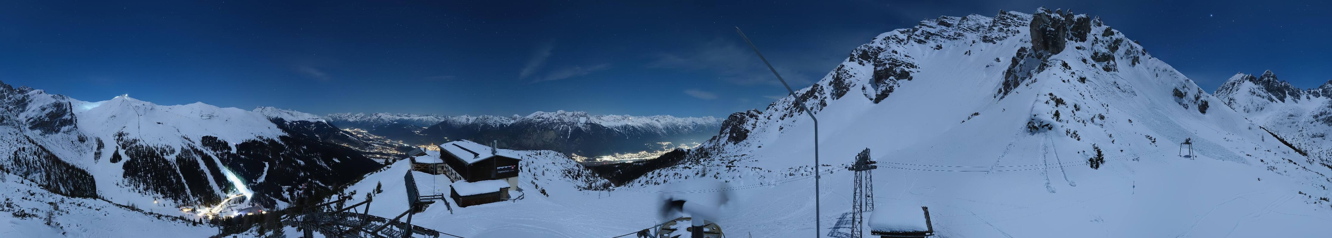 Archived image Webcam Axams: View Birgitzköpflhaus