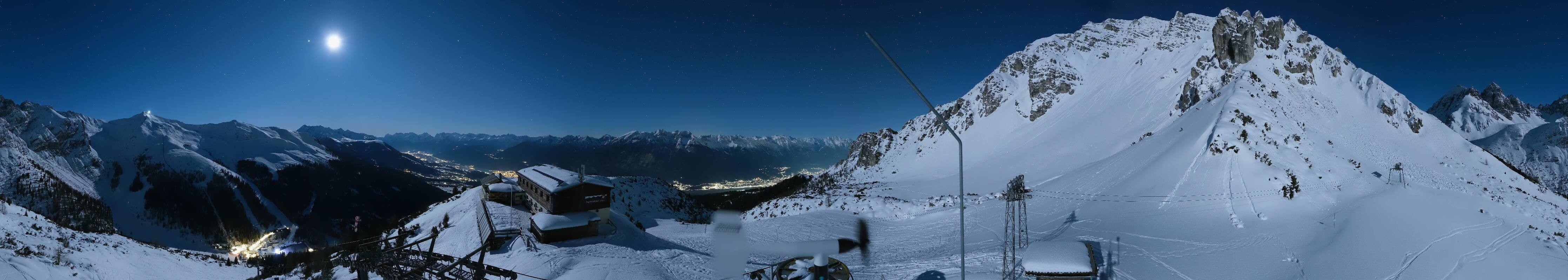 Archived image Webcam Axams: View Birgitzköpflhaus