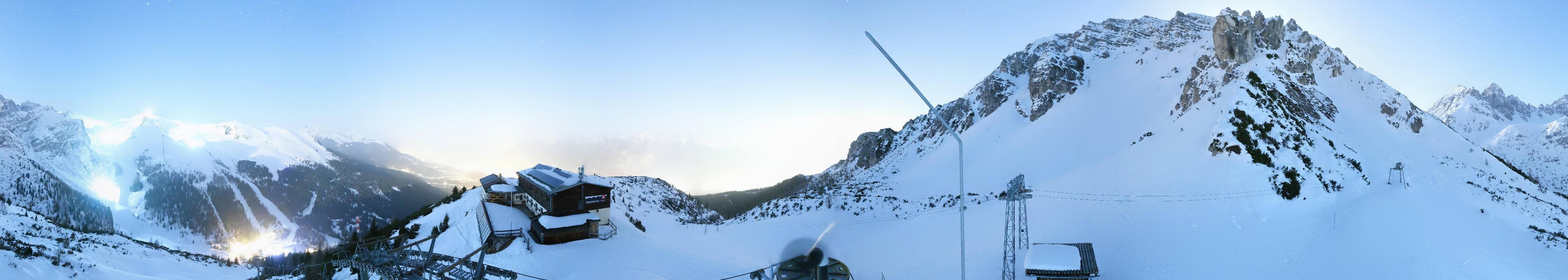 Archived image Webcam Axams: View Birgitzköpflhaus