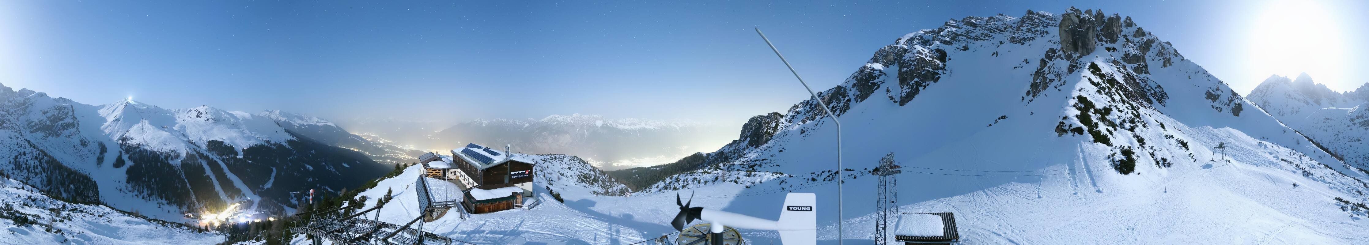 Archived image Webcam Axams: View Birgitzköpflhaus