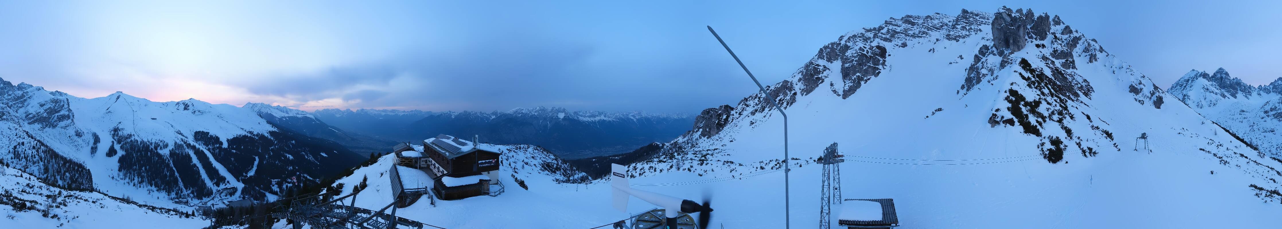 Archived image Webcam Axams: View Birgitzköpflhaus