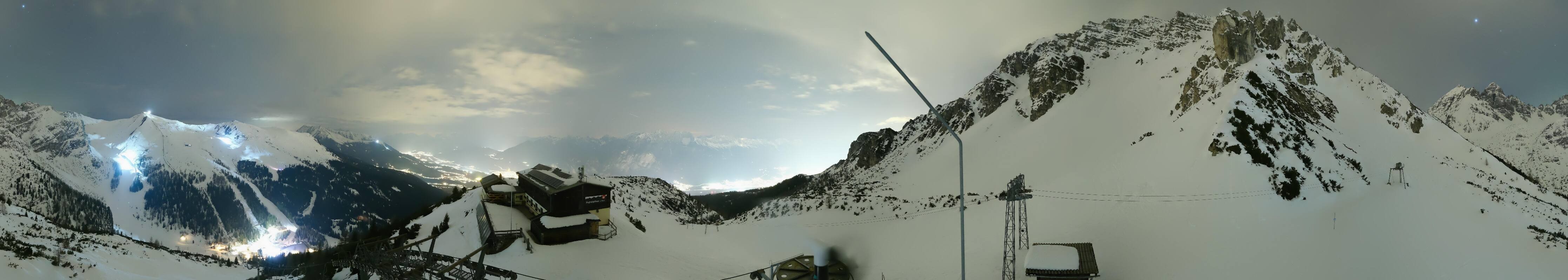 Archived image Webcam Axams: View Birgitzköpflhaus