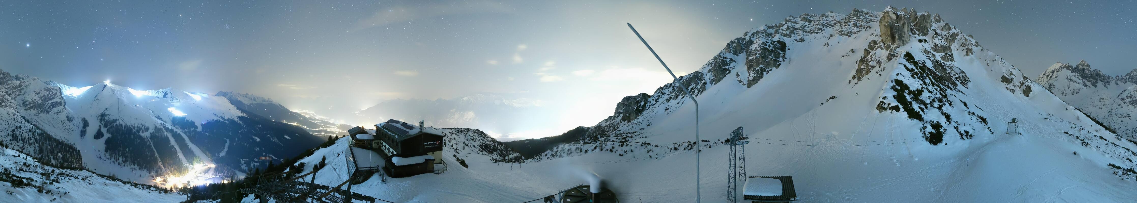 Archived image Webcam Axams: View Birgitzköpflhaus