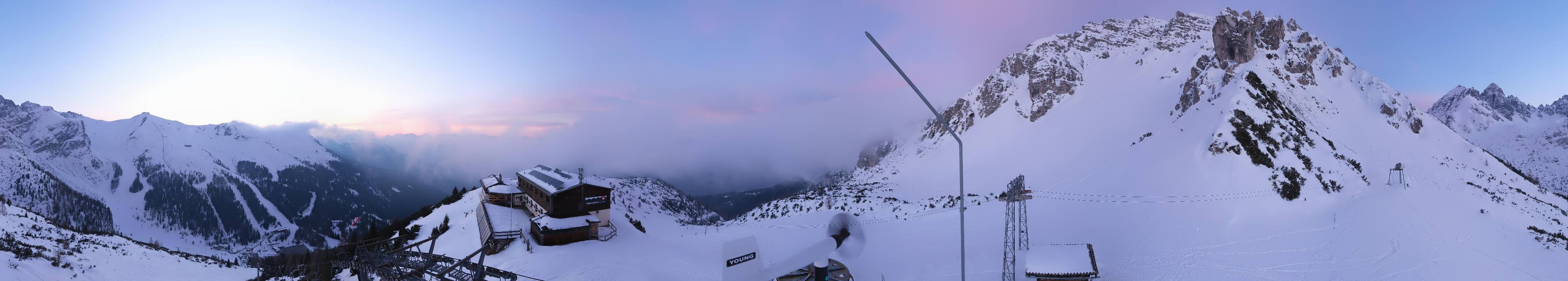 Archived image Webcam Axams: View Birgitzköpflhaus