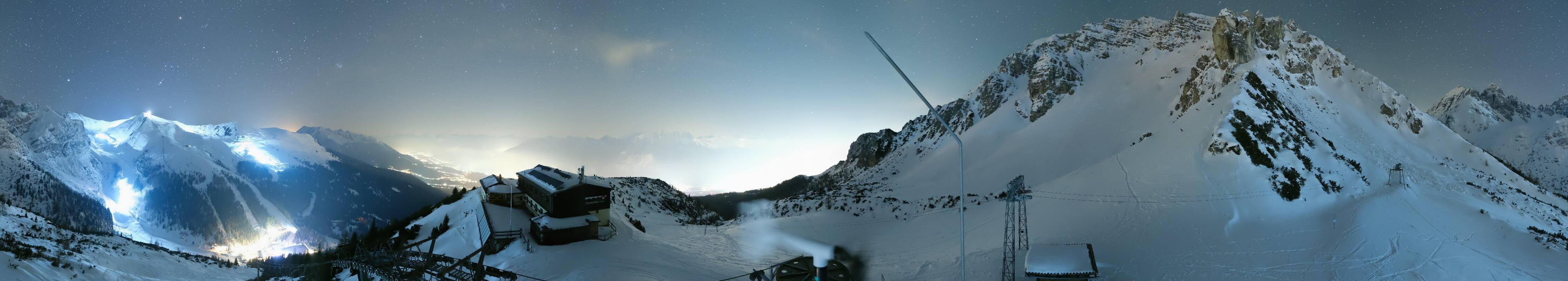 Archived image Webcam Axams: View Birgitzköpflhaus