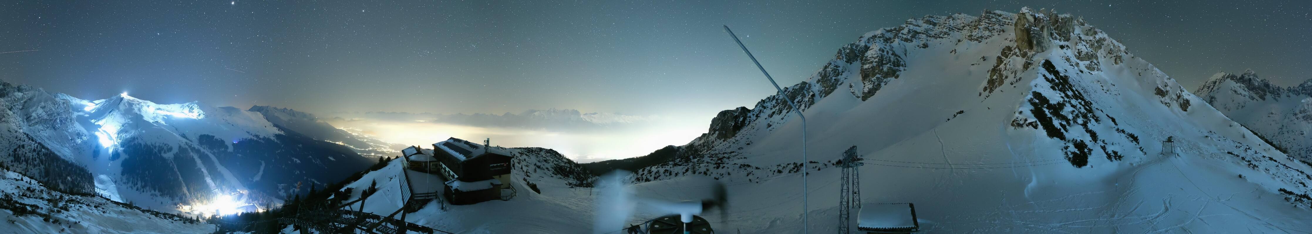 Archived image Webcam Axams: View Birgitzköpflhaus