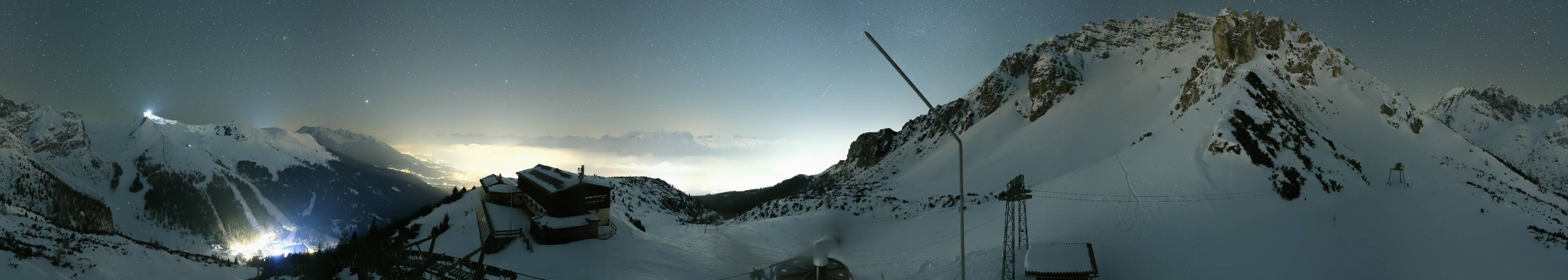 Archived image Webcam Axams: View Birgitzköpflhaus