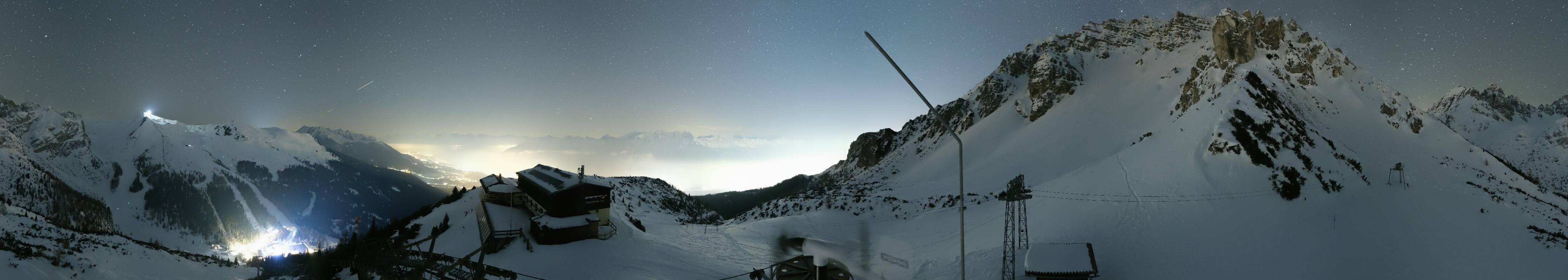 Archived image Webcam Axams: View Birgitzköpflhaus