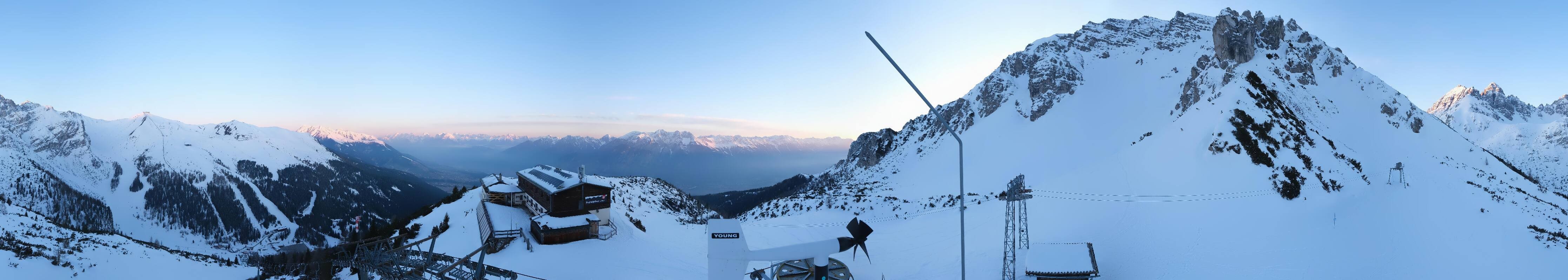 Archived image Webcam Axams: View Birgitzköpflhaus