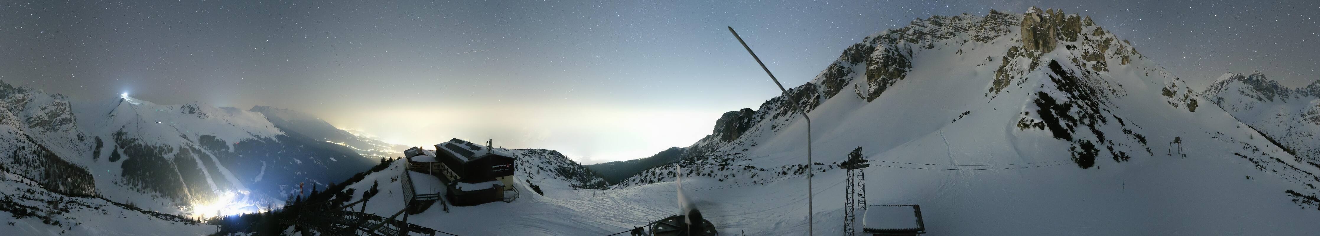 Archived image Webcam Axams: View Birgitzköpflhaus