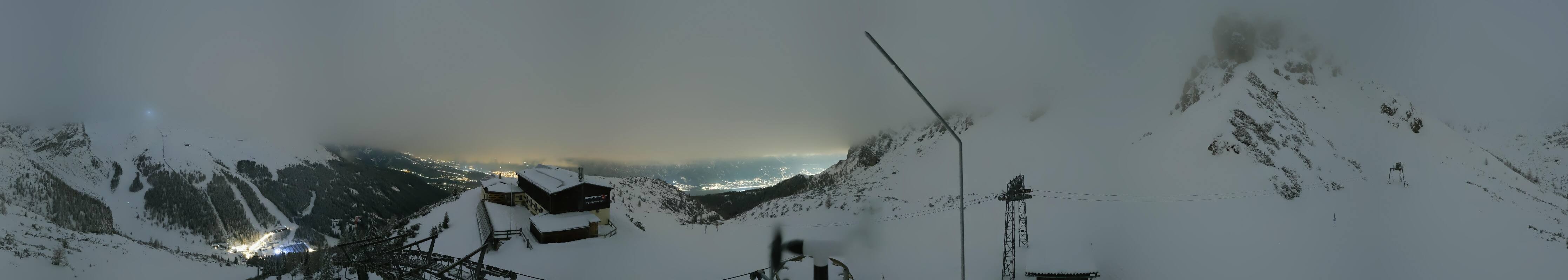 Archived image Webcam Axams: View Birgitzköpflhaus