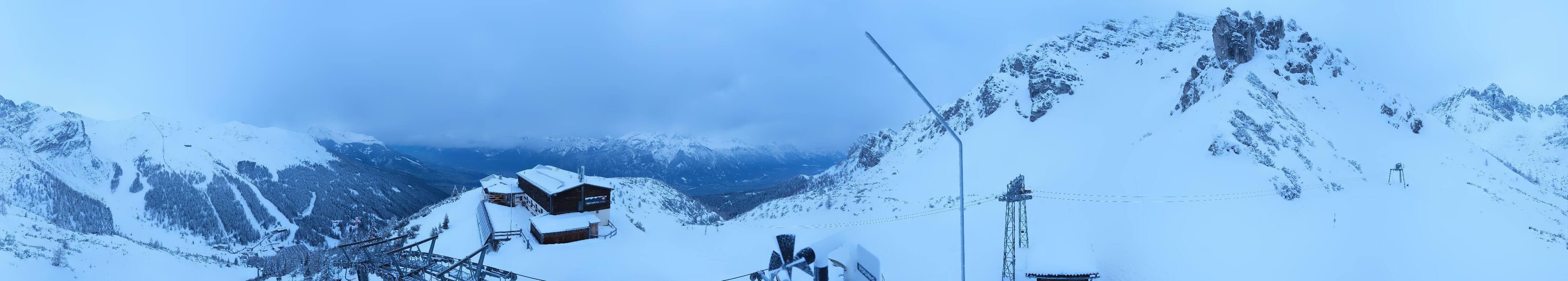 Archived image Webcam Axams: View Birgitzköpflhaus