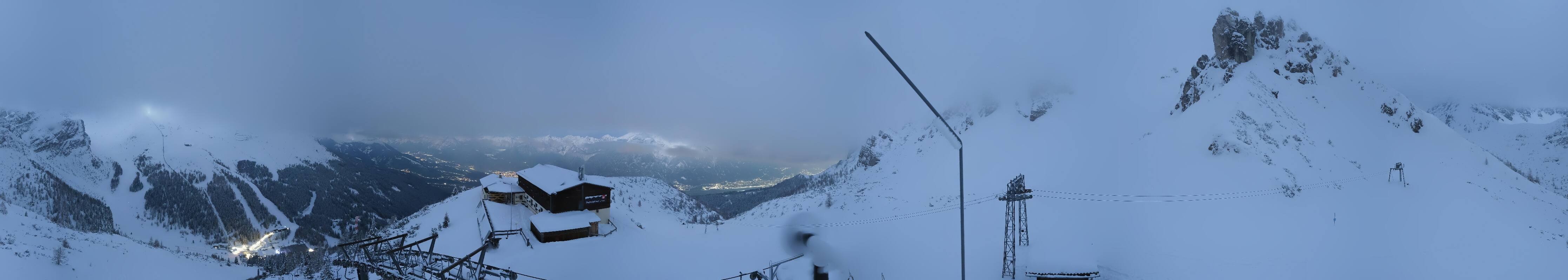 Archived image Webcam Axams: View Birgitzköpflhaus