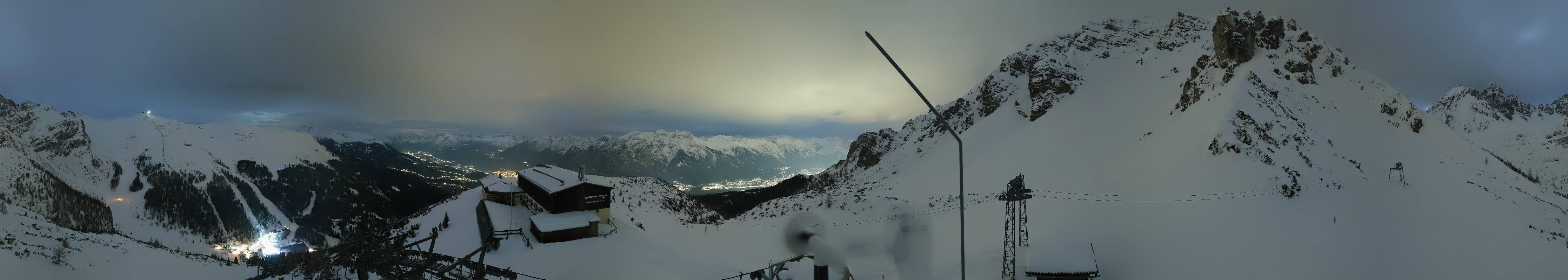 Archived image Webcam Axams: View Birgitzköpflhaus