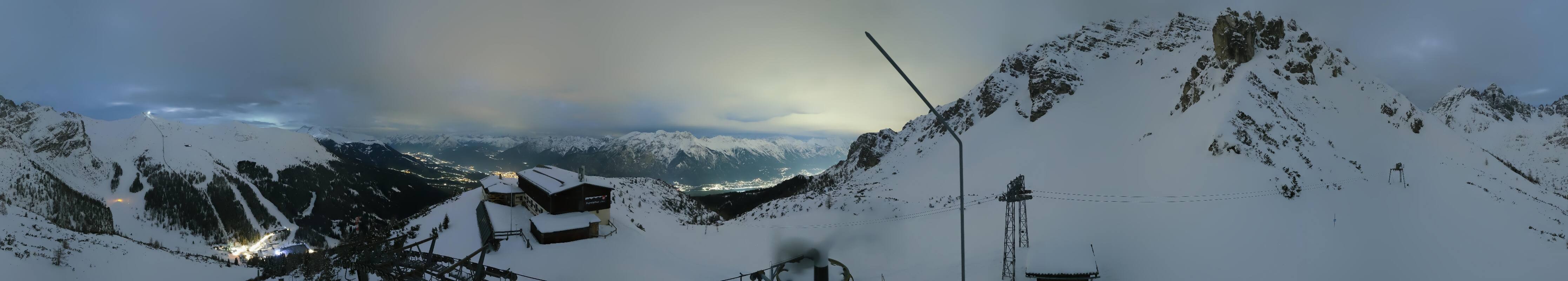 Archived image Webcam Axams: View Birgitzköpflhaus