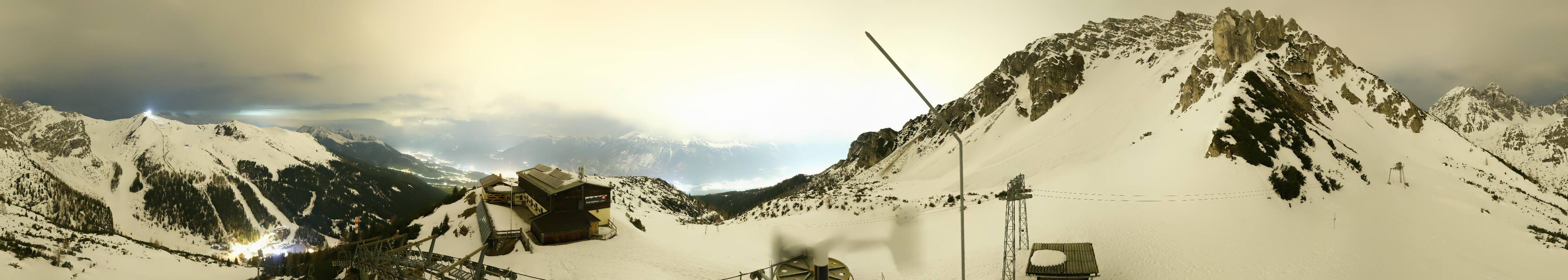 Archived image Webcam Axams: View Birgitzköpflhaus