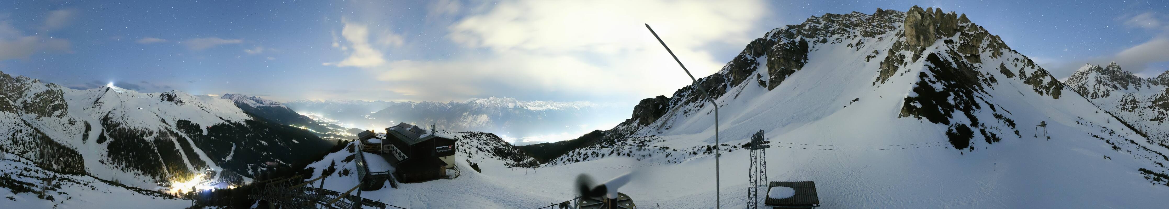 Archived image Webcam Axams: View Birgitzköpflhaus